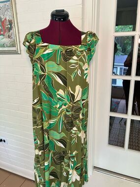 Mlle Gabrielle Green Tropical Print Maxi Dress